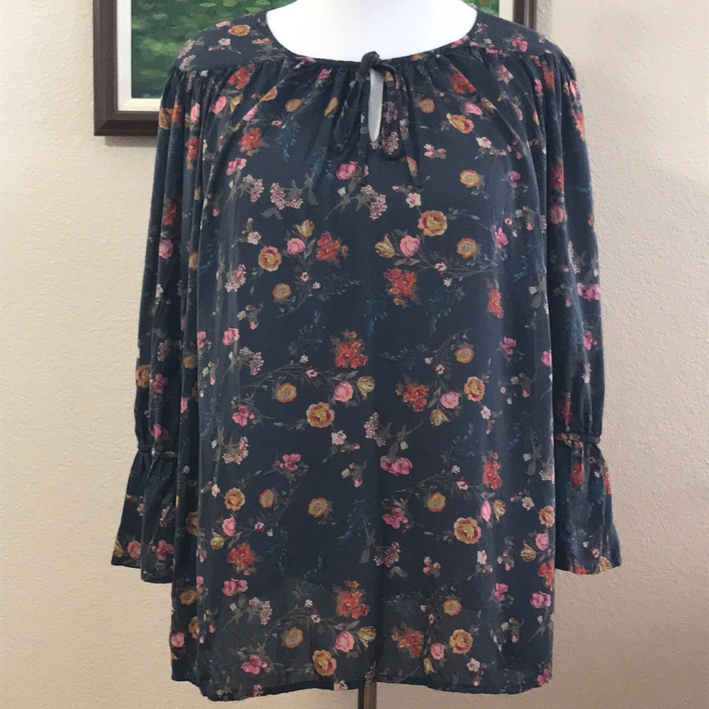 Lucky Brand gray floral bell peasant top size 2x.